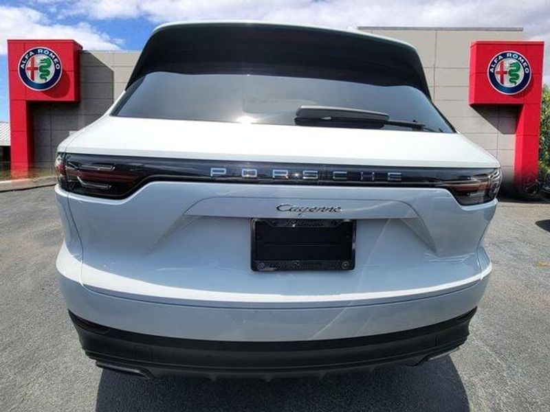 2021 Porsche Cayenne photo 4