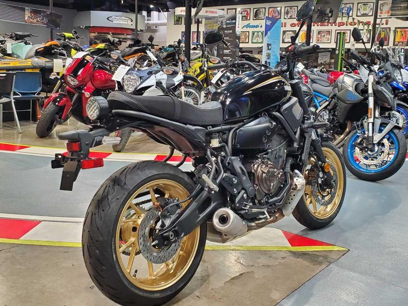 2025 Yamaha XSR700 Image 5