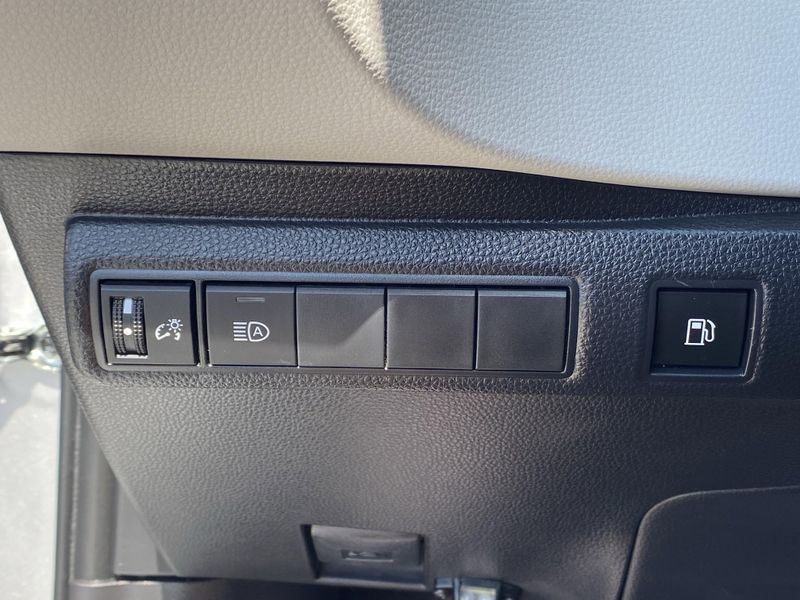 Used 2025 Toyota Corolla LEImage 23