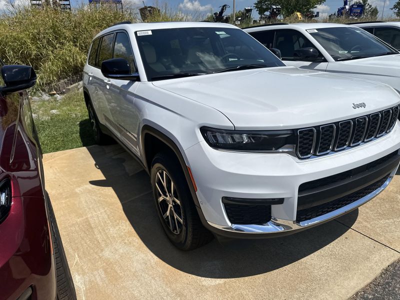 New 2025 Jeep Grand Cherokee L Limited 4x4Image 3