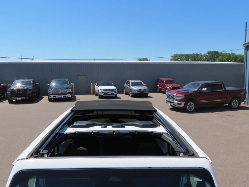 Used 2025 Jeep Wrangler 4xE Rubicon 4x4 4dr SUVImage 7