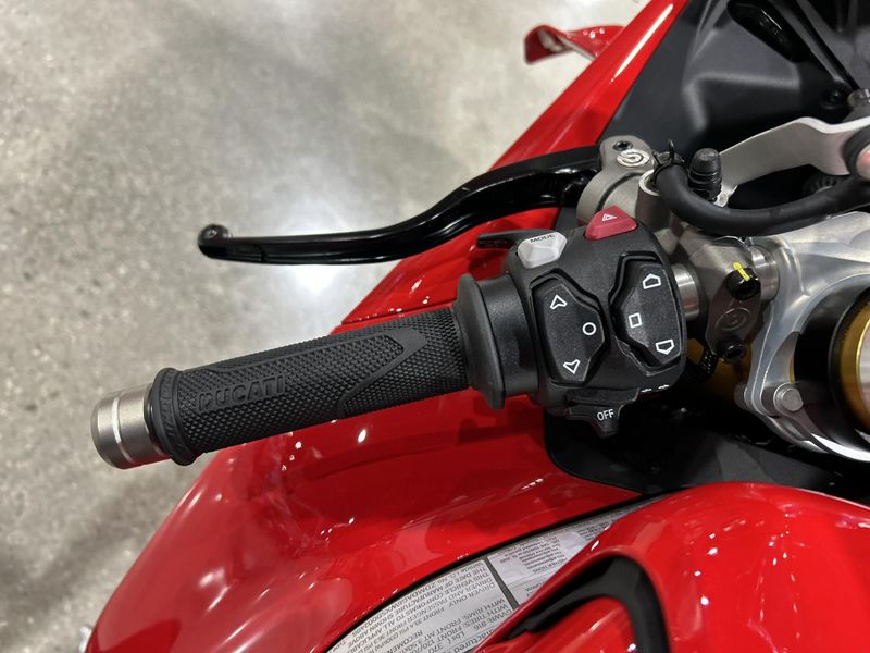 New 2025 Ducati PANIGALE V4 S Image 11