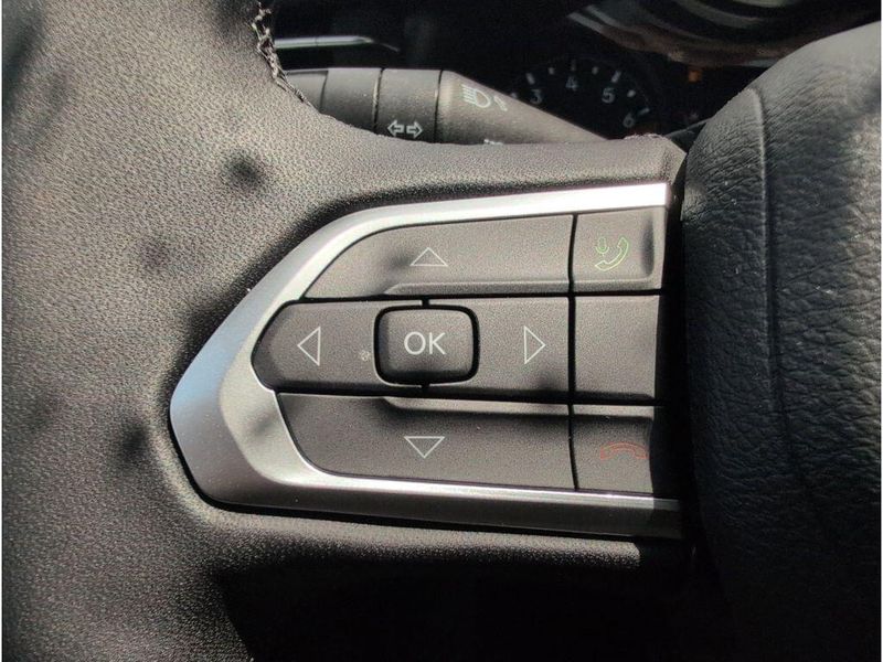2025 Jeep Compass Latitude 4x4Image 24