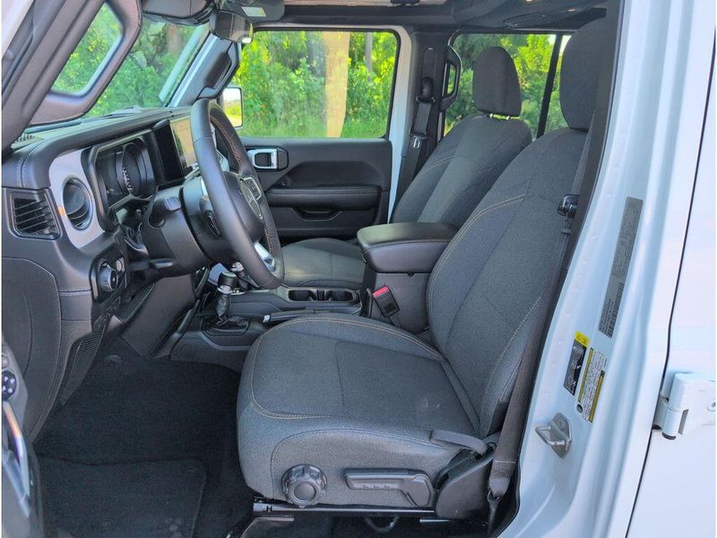 Used 2025 Jeep Wrangler SaharaImage 10
