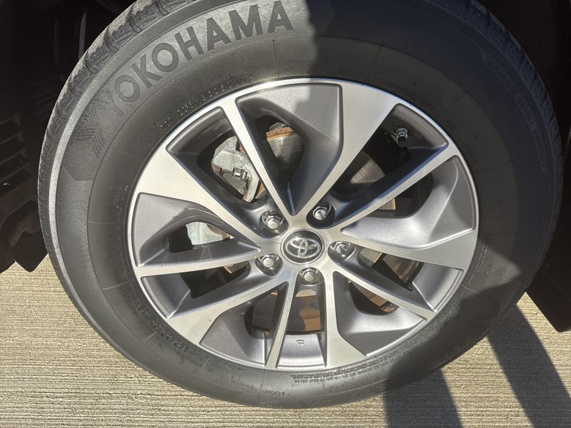Used 2018 Toyota RAV4 Hybrid XLEImage 7