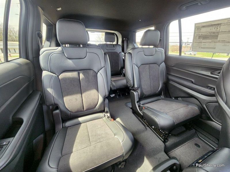 2025 Jeep Grand Cherokee L Altitude X 4x4Image 3