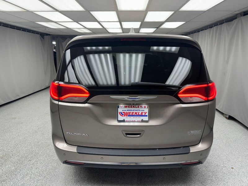 2018 Chrysler Pacifica Touring PlusImage 3