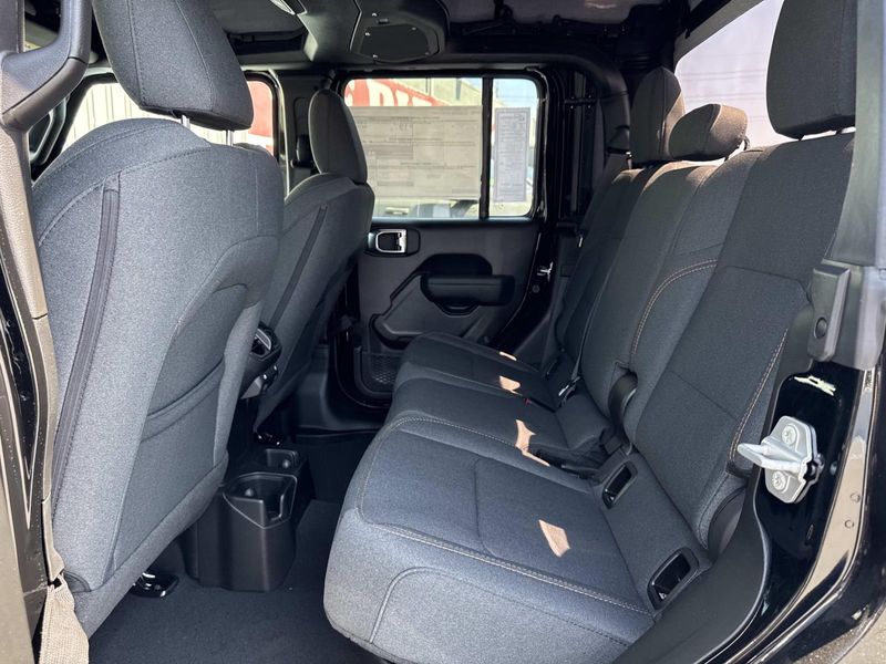 New 2026 Jeep Gladiator Sport S 4x4
