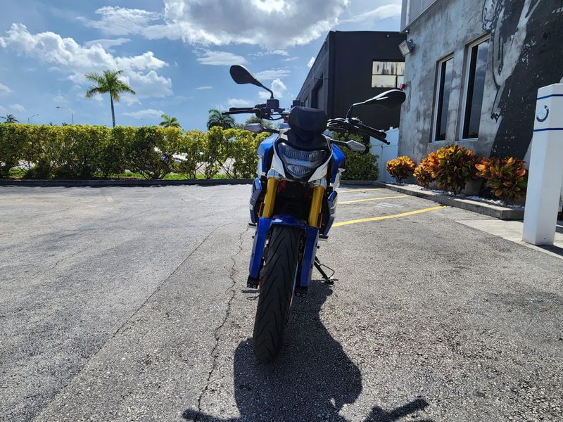 2025 BMW G 310 RImage 3