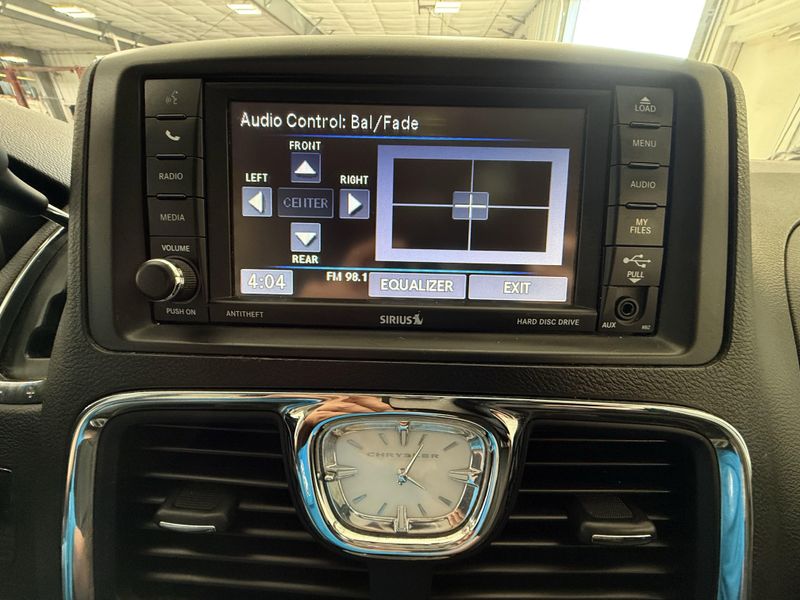 Used 2016 Chrysler Town & Country TouringImage 18
