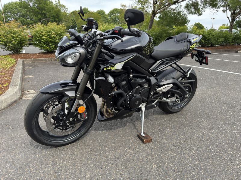 2025 Triumph Street Triple 765 RS - PHANTOM BLACK 