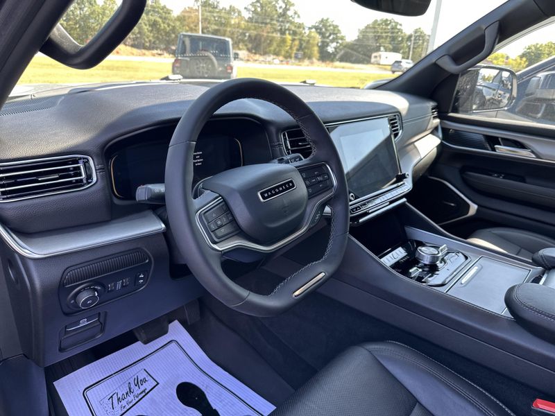 2023 Jeep Wagoneer Series CarbideImage 20