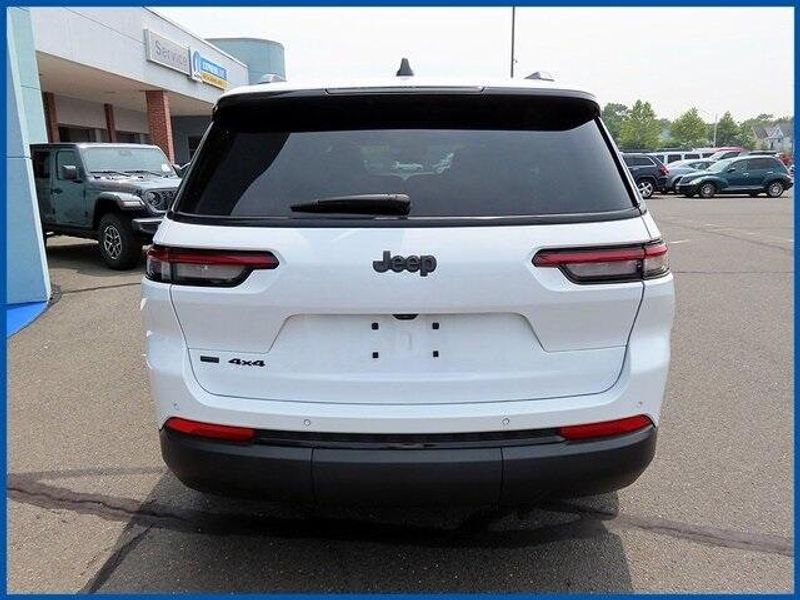 Used 2022 Jeep Grand Cherokee L AltitudeImage 6