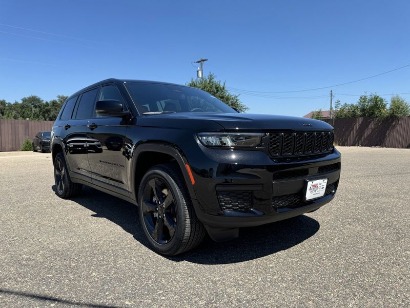 2024 Jeep Grand Cherokee L Altitude X 4x4Image 2