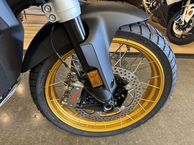 2025 BMW R 1300 GS - OPTION 719 - AURELIUS GREEN METALLIC 