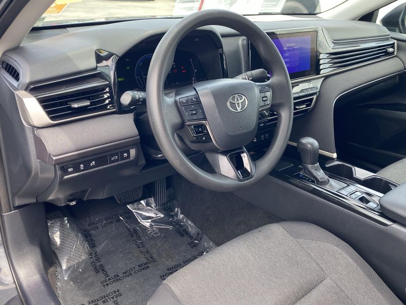 2025 Toyota Camry LEImage 25