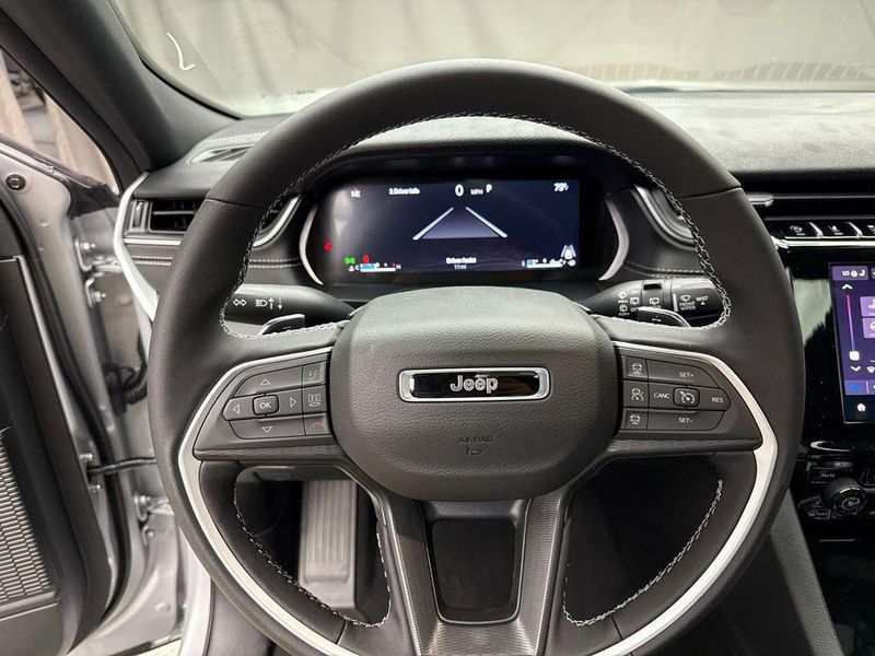 New 2025 Jeep Grand Cherokee Laredo X 4x4Image 10