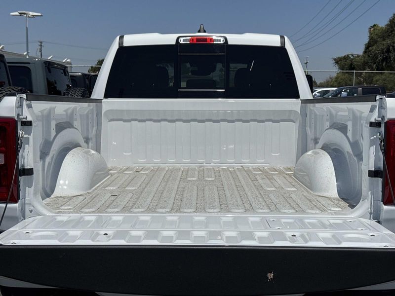 New 2026 RAM 1500 Laramie Crew Cab 4x4 6'4' Box