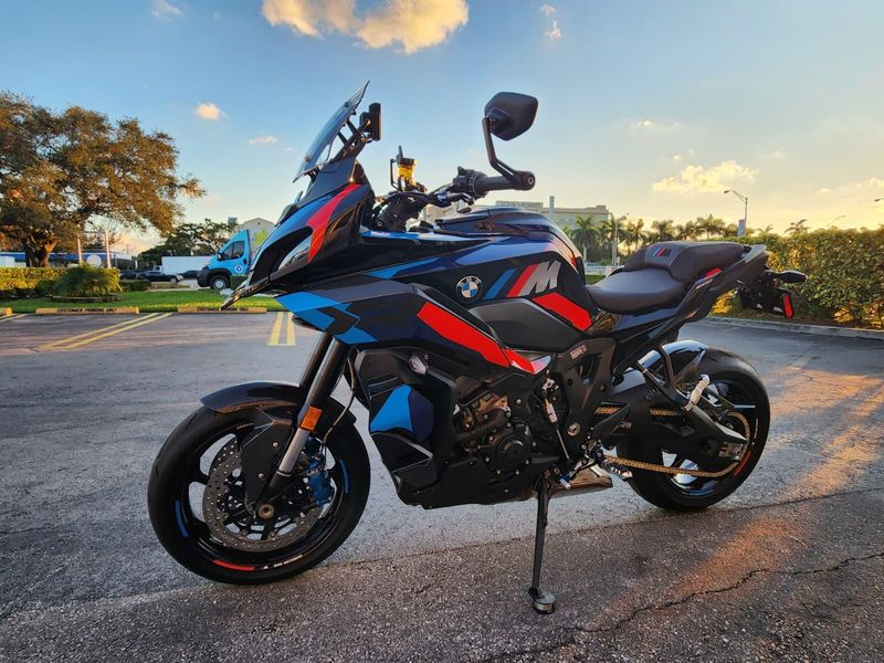 2026 BMW M 1000 XRImage 4