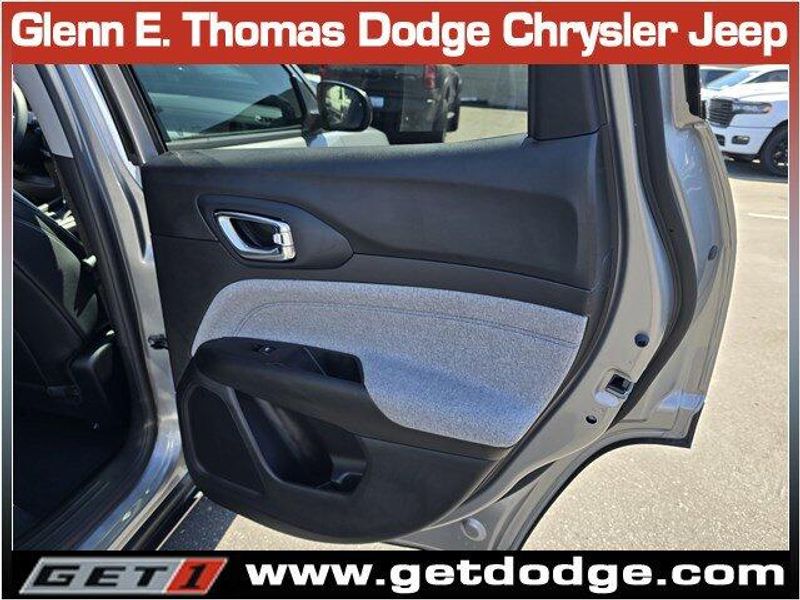 2022 Jeep Compass Latitude photo 23