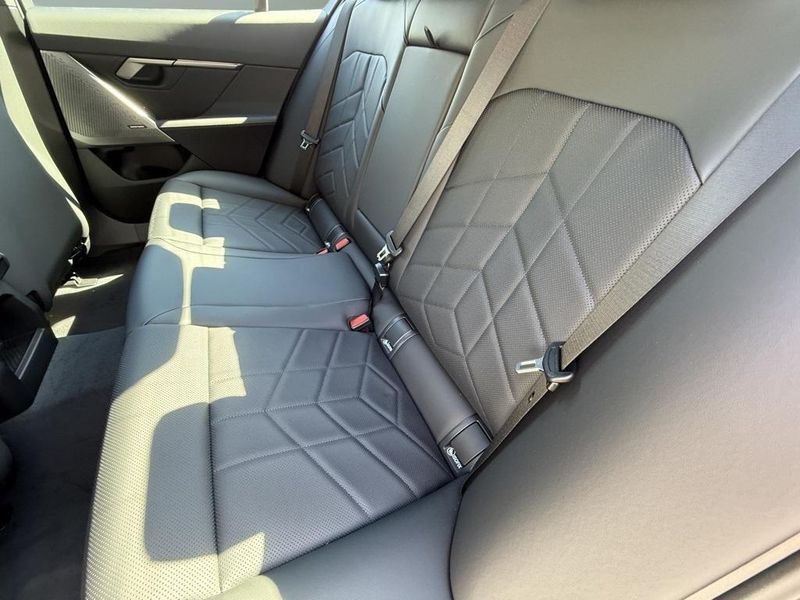2025 BMW i5 eDrive40Image 27