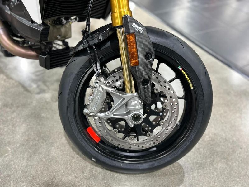 New 2025 Ducati HYPERMOTARD 950 SP Image 20