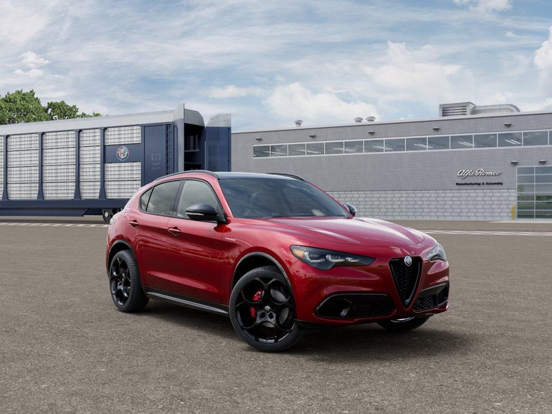 New 2026 Alfa Romeo Stelvio AwdImage 3