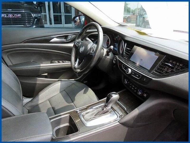 Used 2018 Buick Regal TourX EssenceImage 8