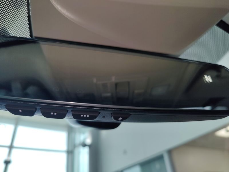 Used 2025 Volkswagen Taos SEL AWD w/Sunroof/NavImage 23