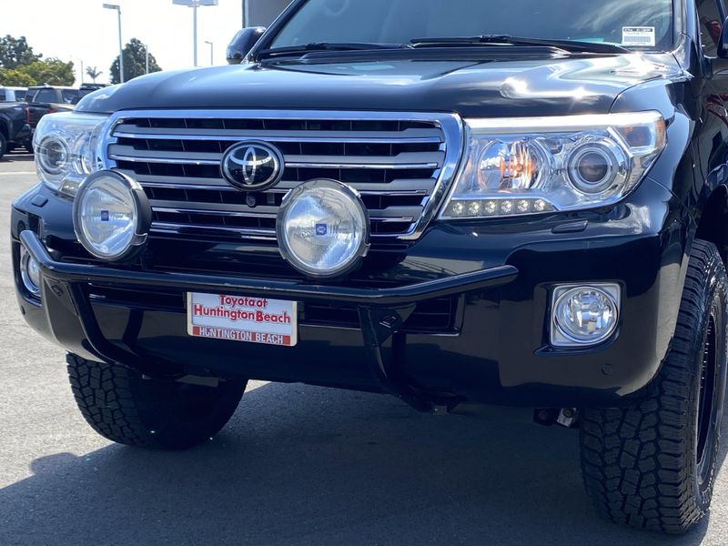 2013 Toyota Land Cruiser BaseImage 9