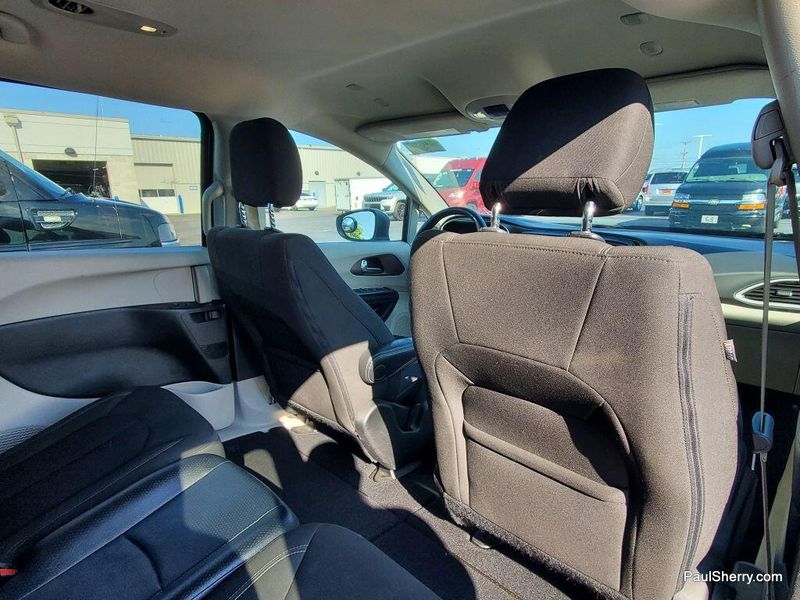 Used 2023 Chrysler Voyager LXImage 32
