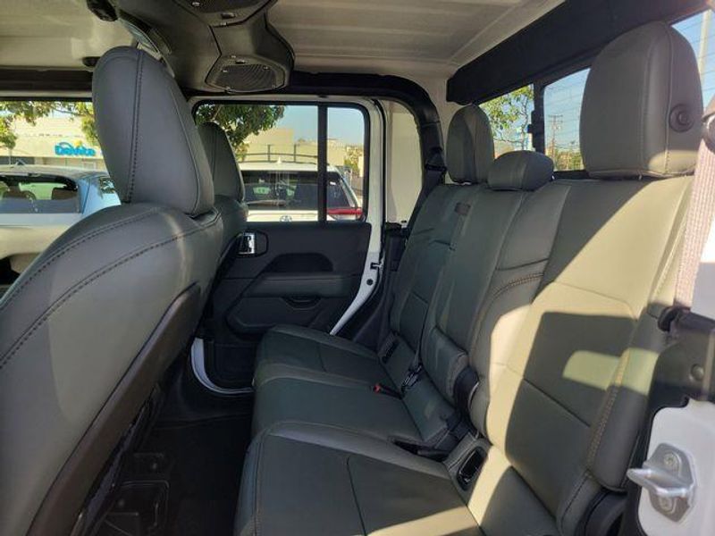 New 2026 Jeep Gladiator Mojave 4x4