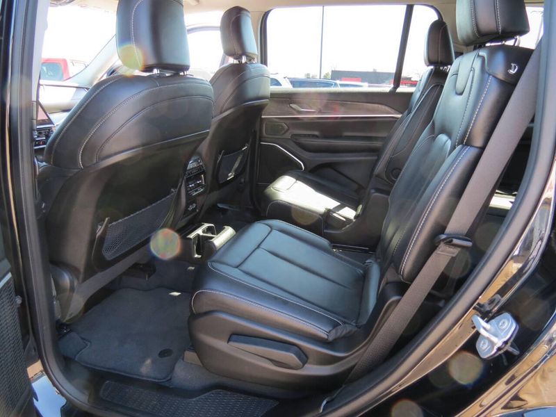 Used 2023 Jeep Grand Cherokee L Limited 4x4 4dr SUVImage 25