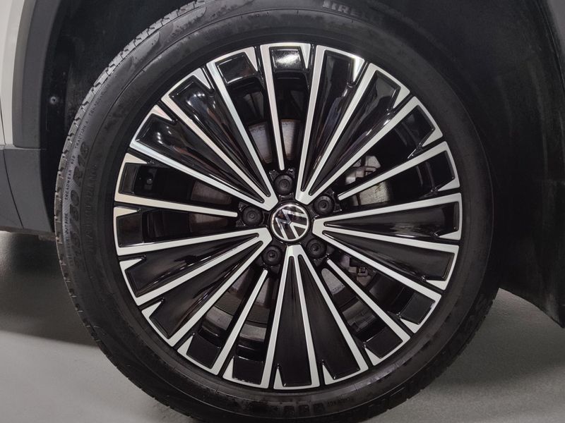 Used 2025 Volkswagen Taos SEImage 20