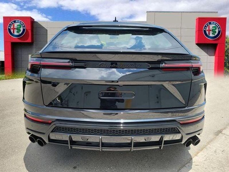 2020 Lamborghini Urus photo 4