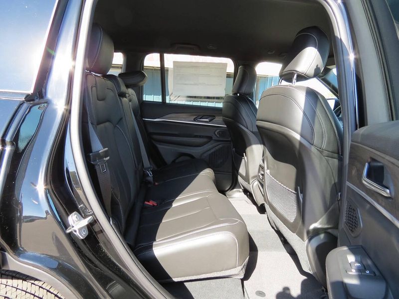 New 2027 Jeep Grand Cherokee Limited 4x4Image 19