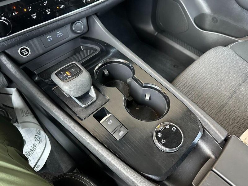 2022 Nissan Rogue SImage 6