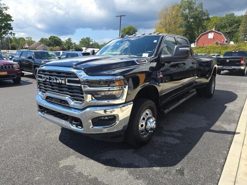 2025 Ram 3500 Tradesman photo 2