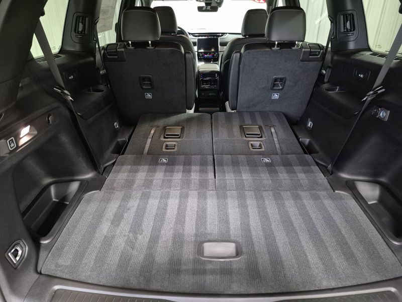 New 2025 Jeep Grand Cherokee L Limited 4x4Image 18