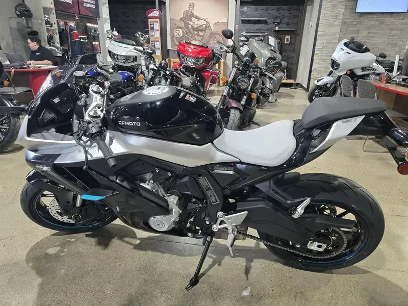 2025 CFMOTO 675SS NEBULA BLACK Image 5