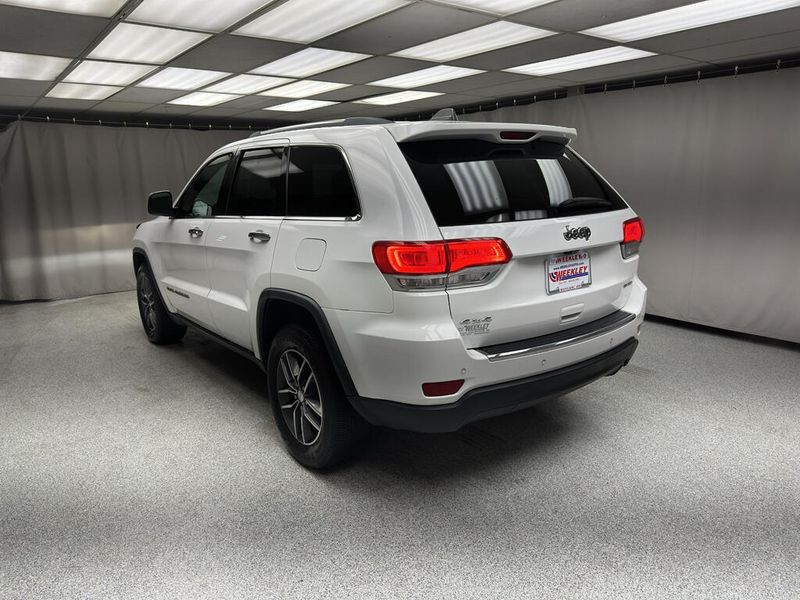 Used 2017 Jeep Grand Cherokee LimitedImage 2