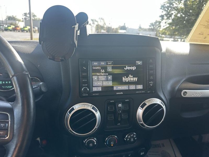 2017 Jeep Wrangler Unlimited Rubicon photo 15