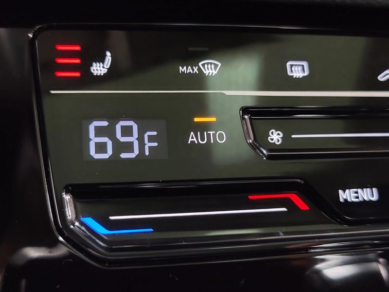 Used 2026 Volkswagen Jetta SE w/SunroofImage 16