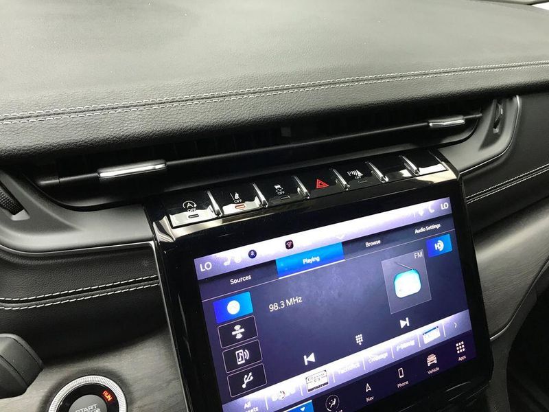 Used 2023 Jeep Grand Cherokee L LimitedImage 7