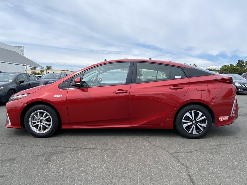 Used 2018 Toyota Prius Prime PlusImage 2