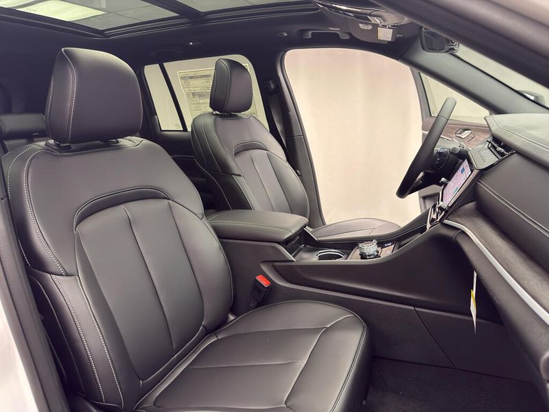 New 2026 Jeep Grand Cherokee Limited 4x4Image 15