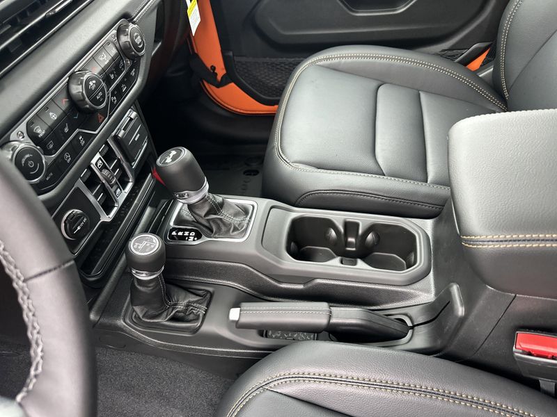 New 2025 Jeep Wrangler 4-door SaharaImage 26