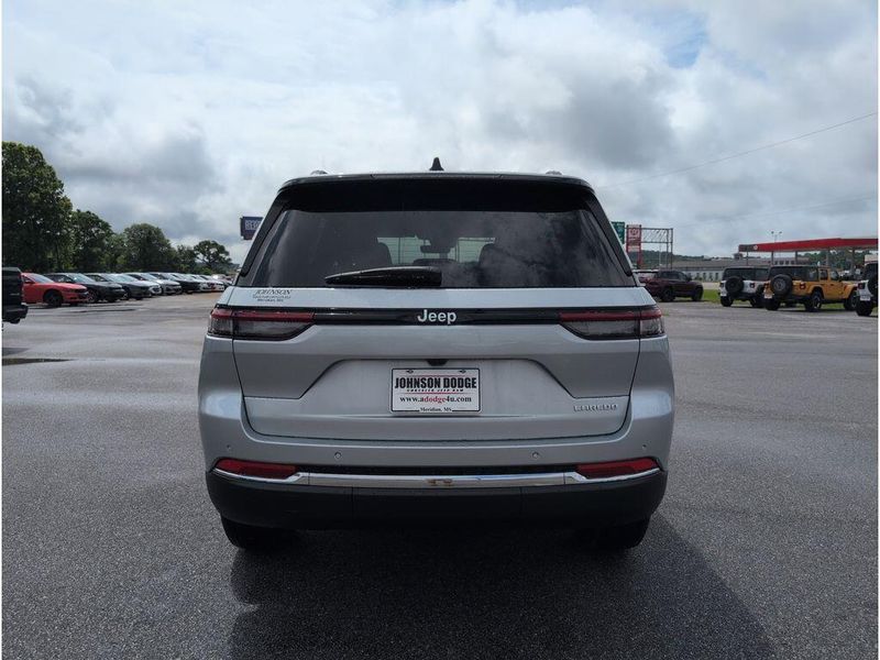 New 2025 Jeep Grand Cherokee Laredo X 4x2Image 4