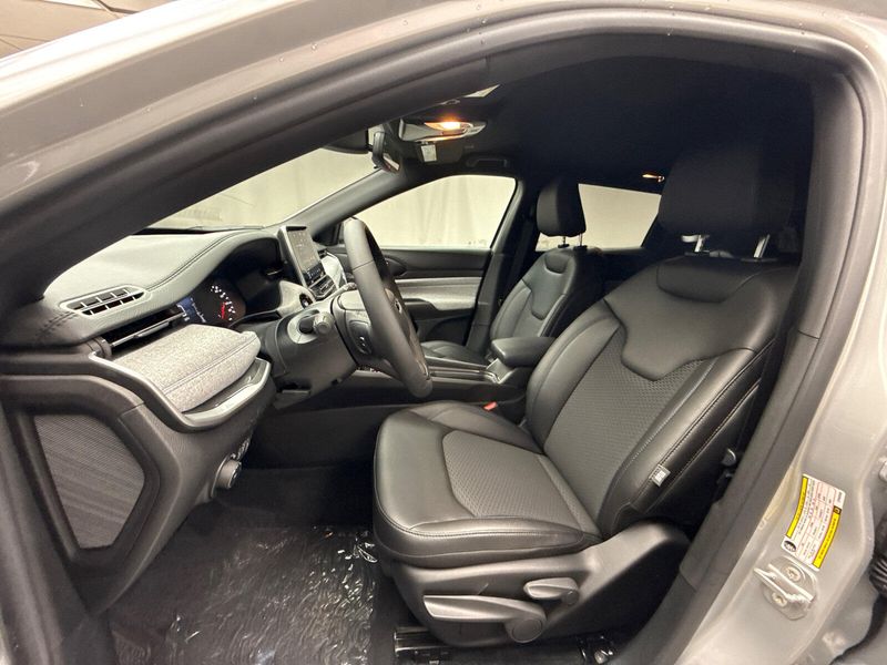 New 2025 Jeep Compass Latitude 4x4Image 7
