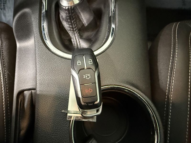 Used 2017 Ford Mustang Image 16